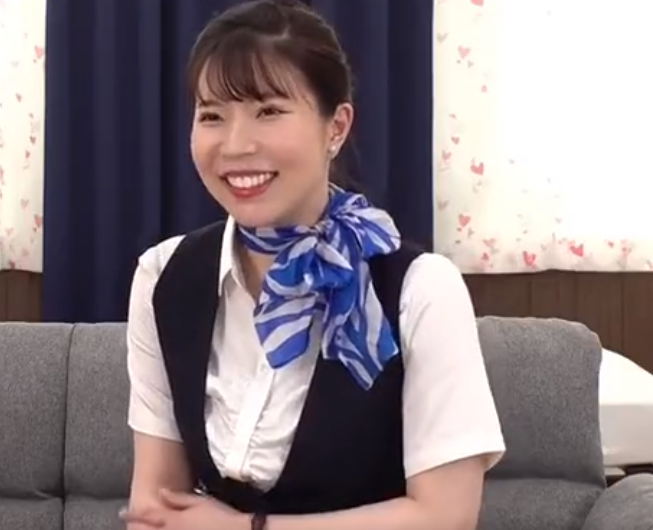 CAの美脚をたんのうします、うーんたまらんがね❤